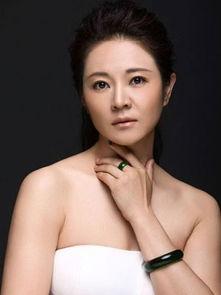 伍茜个人资料,才华横溢的音乐才女，从舞台到荧幕的璀璨星途